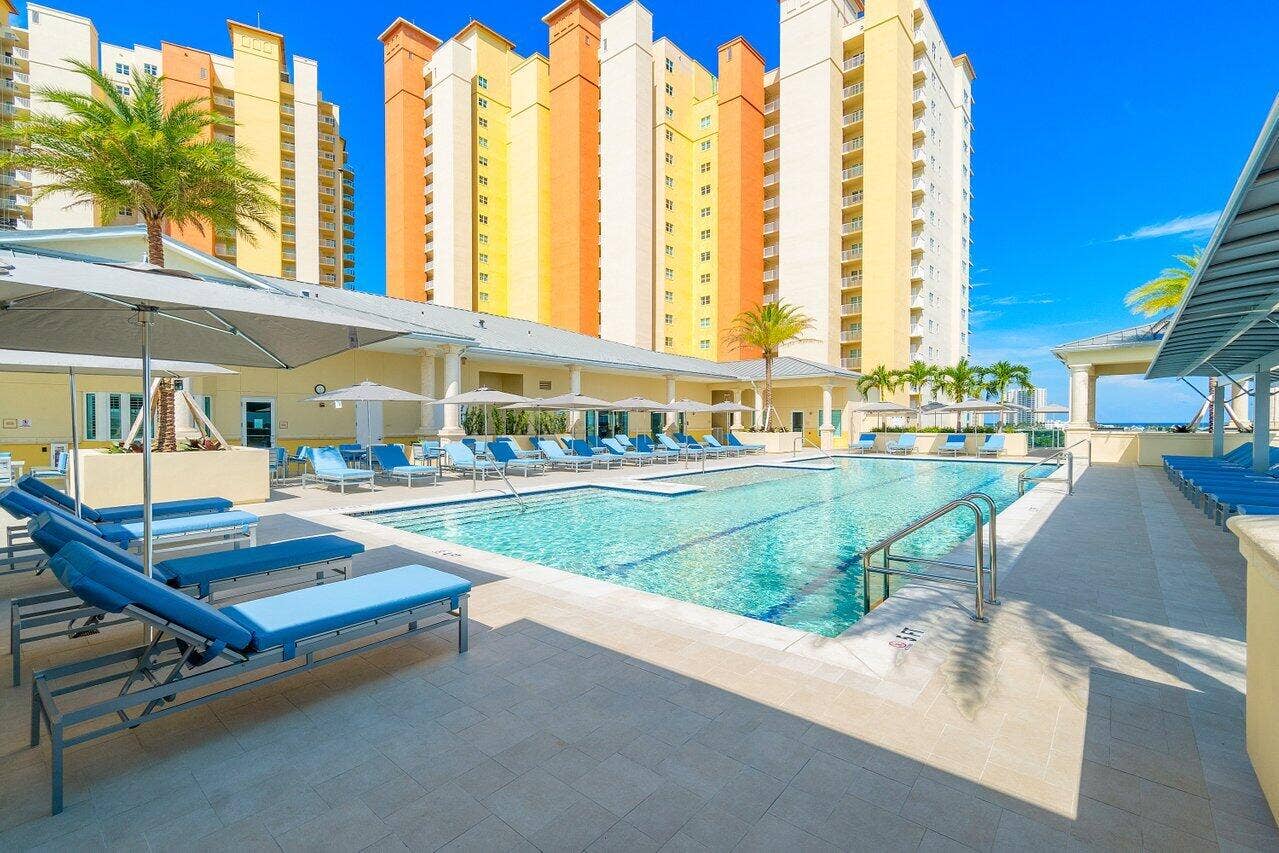 6 Resort Style Pool