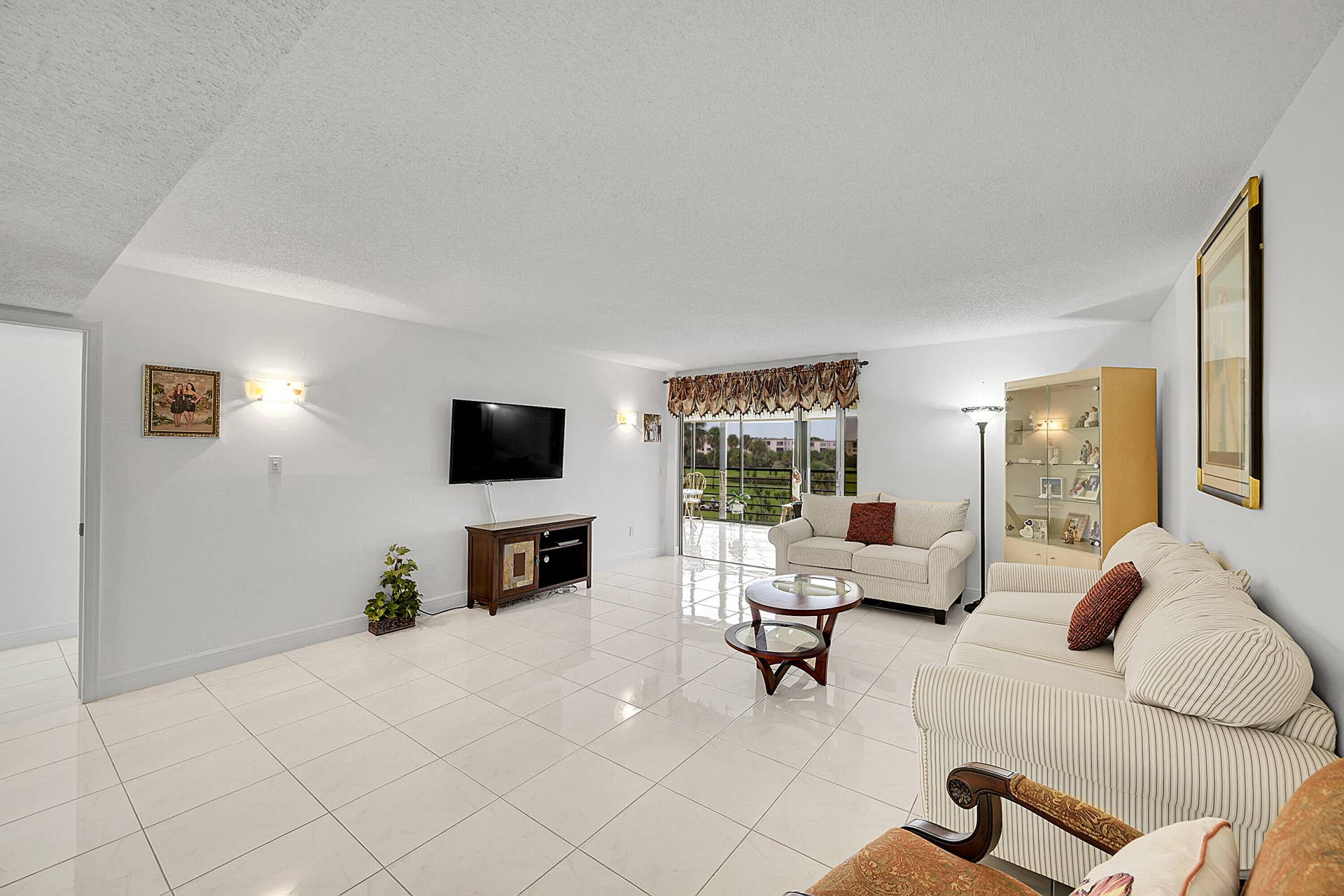 9165 SW 14th Street, #1304, Boca Raton, FL 33428 Living Room