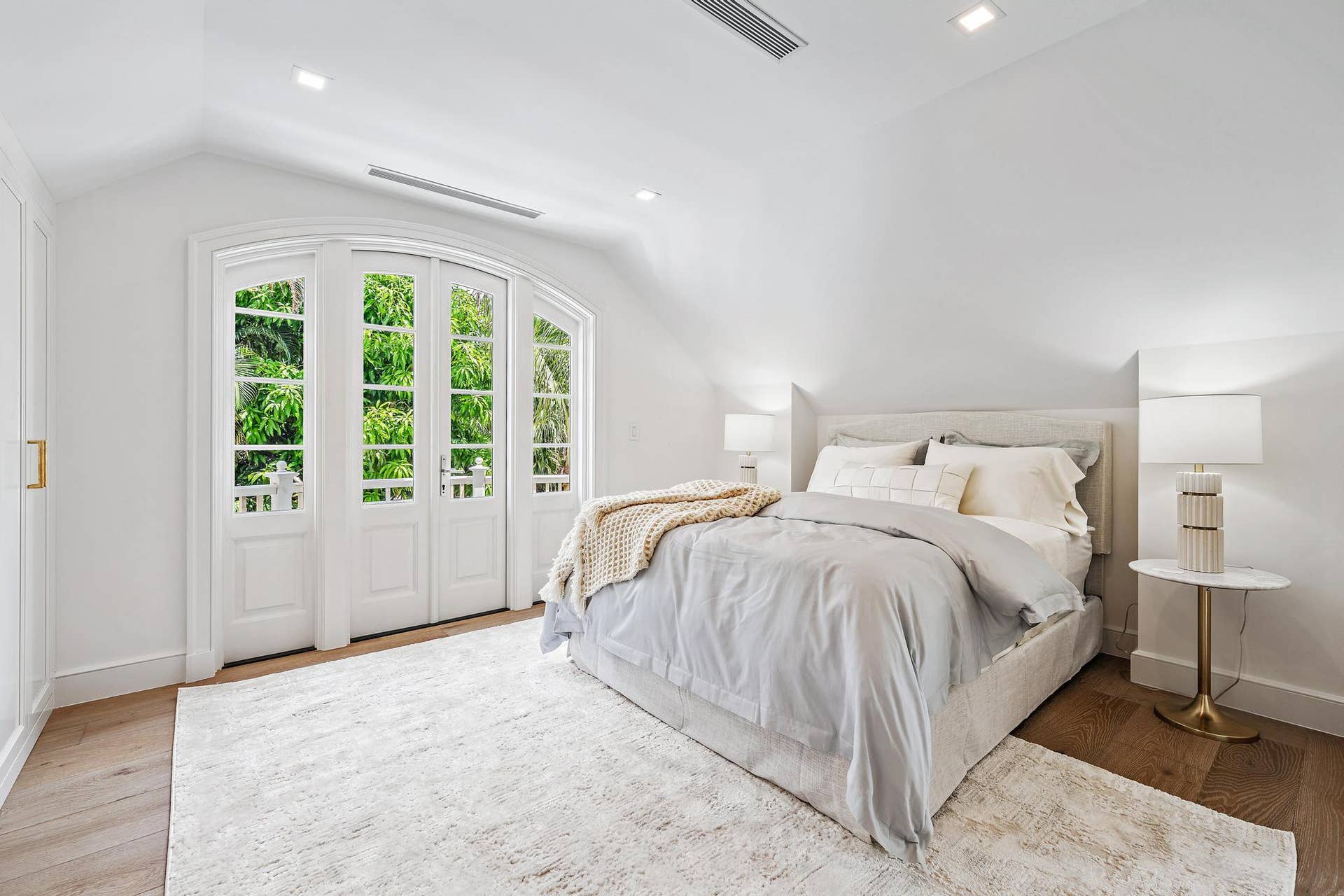 269 Jamaica Ln-30