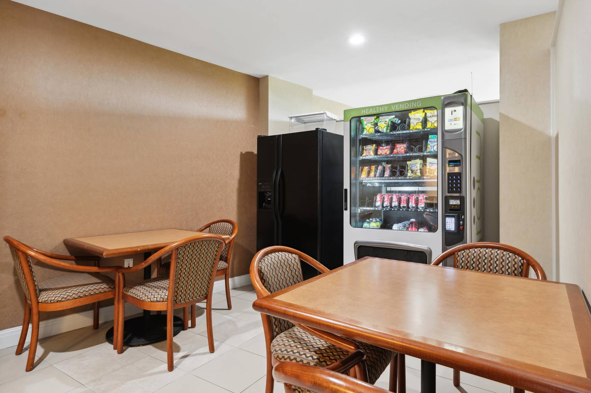3000 N Ocean Drive, #22 G, Singer Island, FL 33404 10. Card Room w Vending and Ice