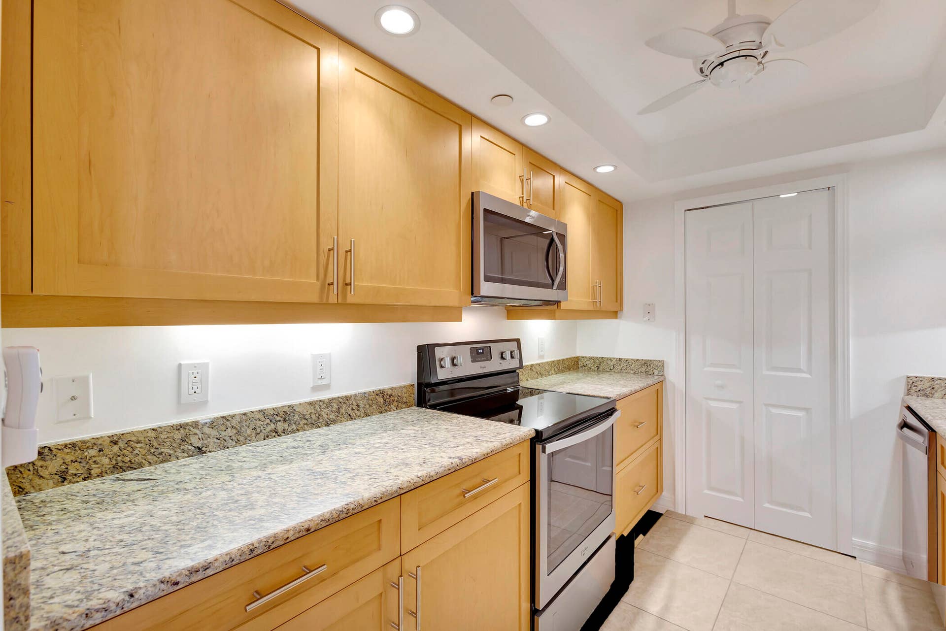 3000 N Ocean Drive, #22 G, Singer Island, FL 33404 Kitchen