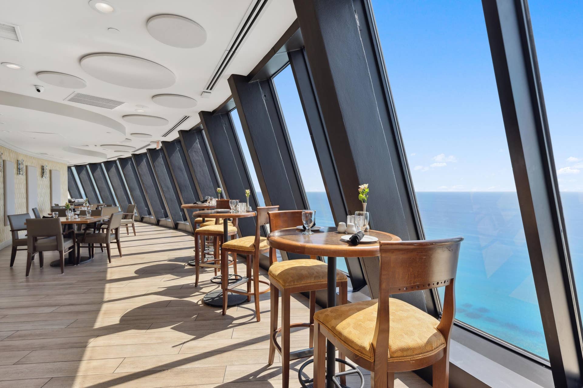 3000 N Ocean Drive, #22 G, Singer Island, FL 33404 28. Marquis Lounge