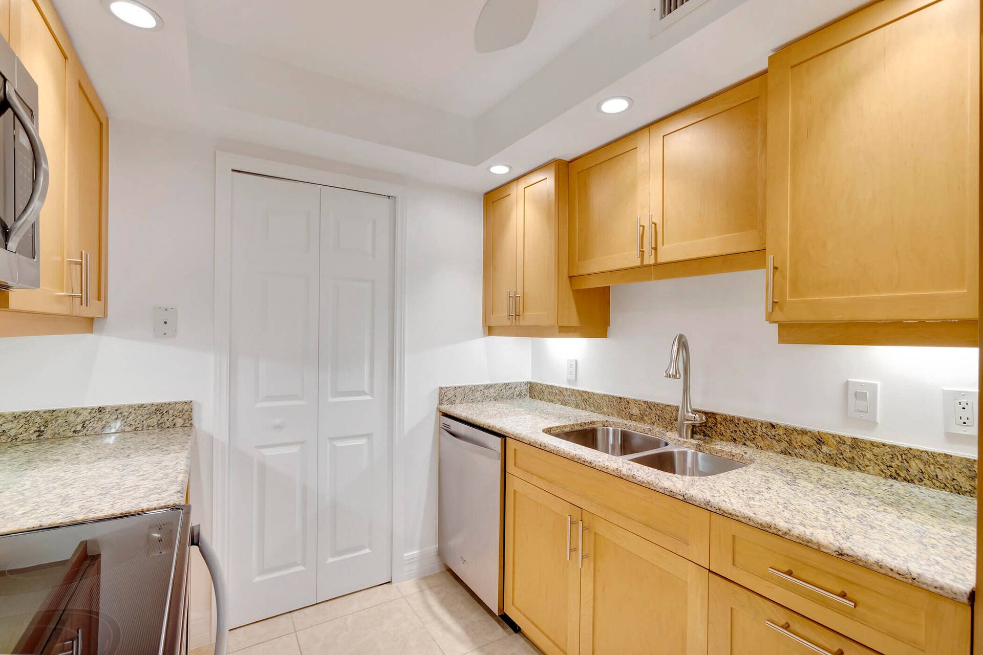 3000 N Ocean Drive, #22 G, Singer Island, FL 33404 Kitchen