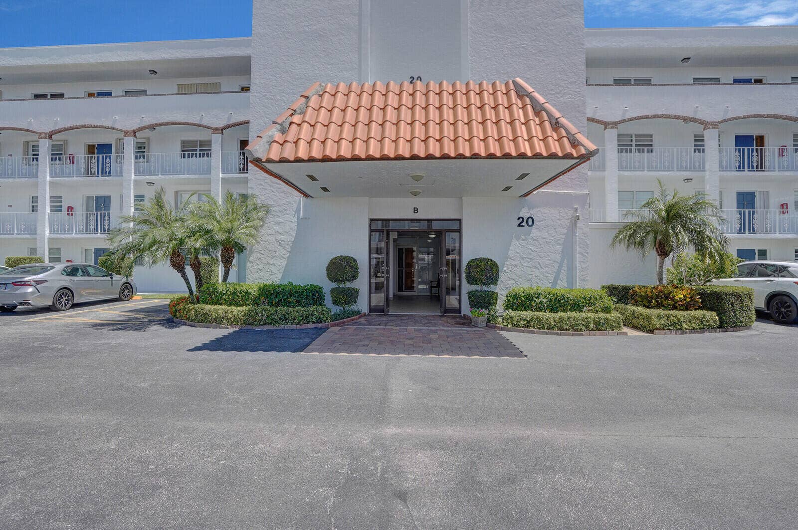 20 Yacht Club Drive, #403, North Palm Beach, FL 33408 04_Image_4_mls