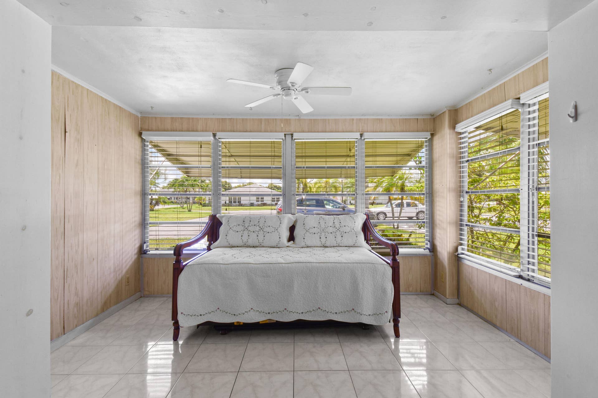 1097CirTerrW,AptC-Interior(4)