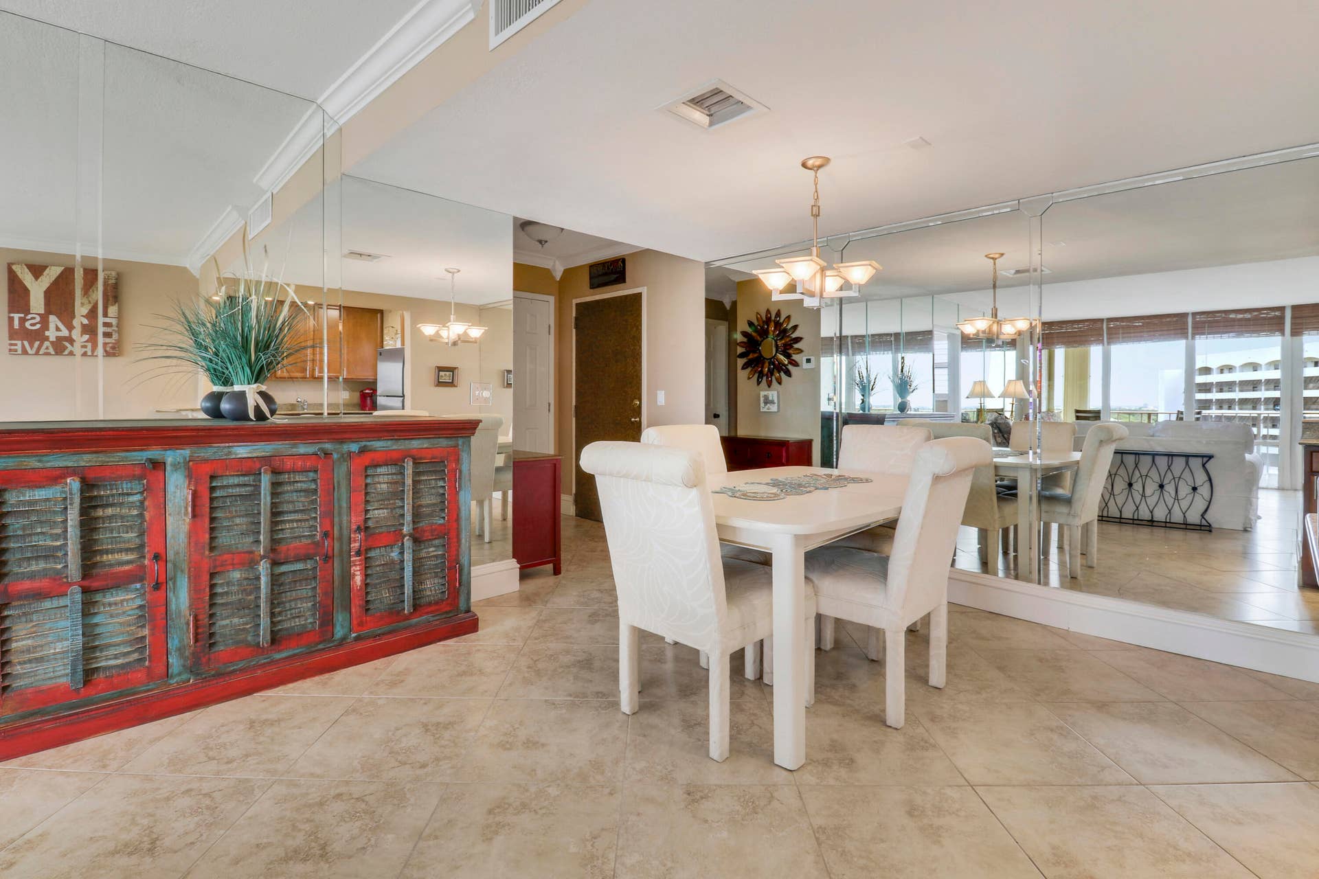 336 Golfview Road, #1016, North Palm Beach, FL 33408 Entry and Dining Area