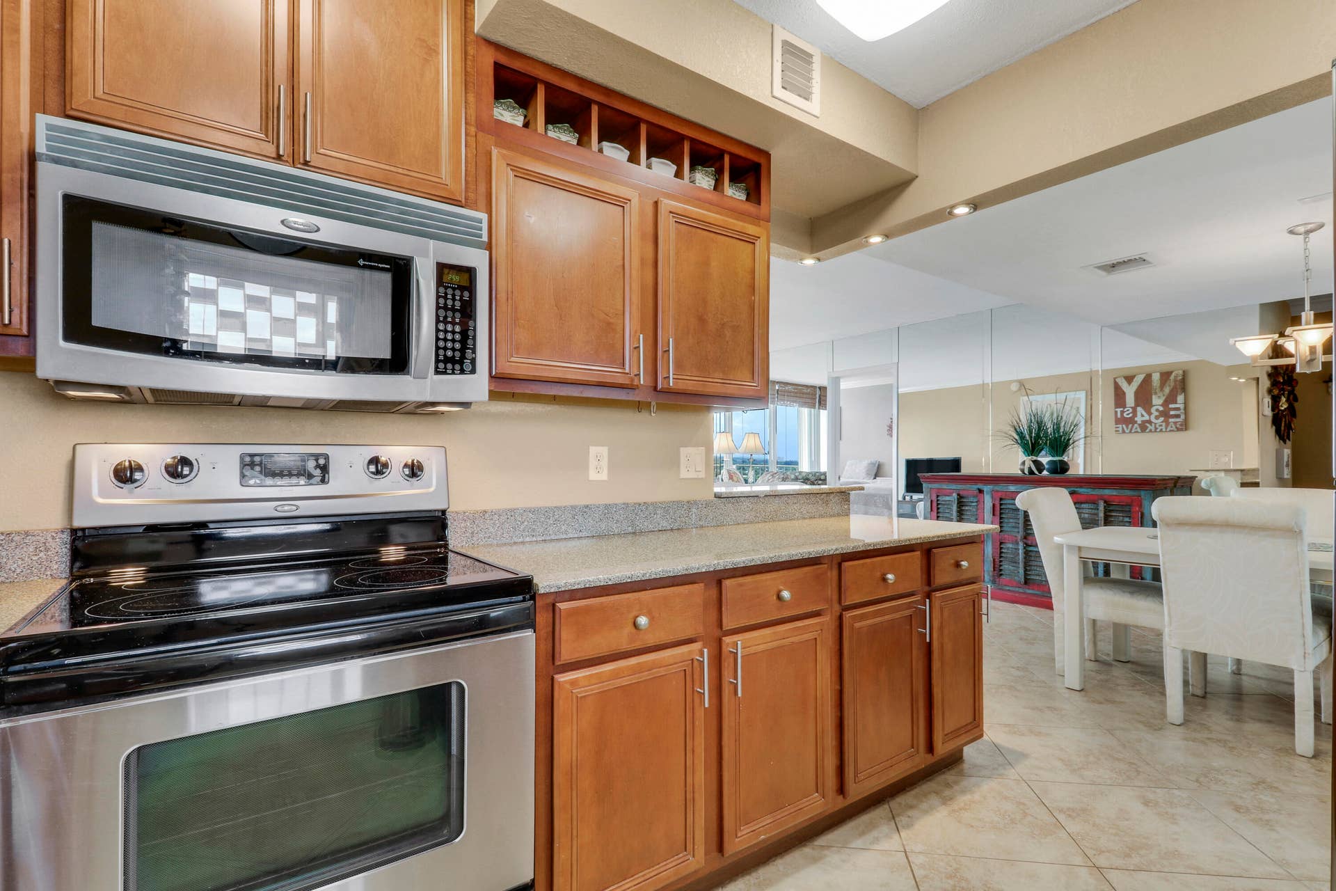 336 Golfview Road, #1016, North Palm Beach, FL 33408 Kitchen