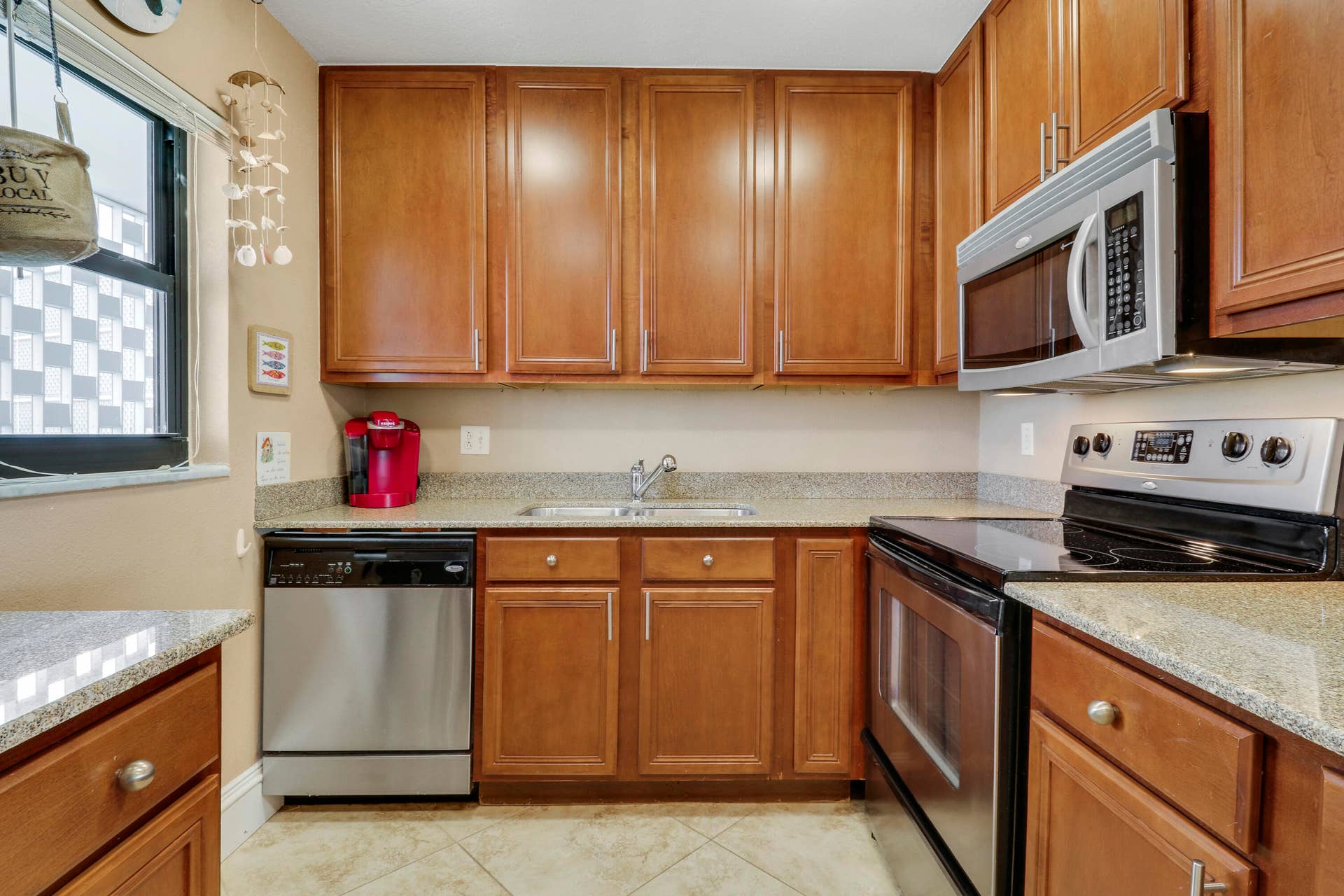 336 Golfview Road, #1016, North Palm Beach, FL 33408 Kitchen