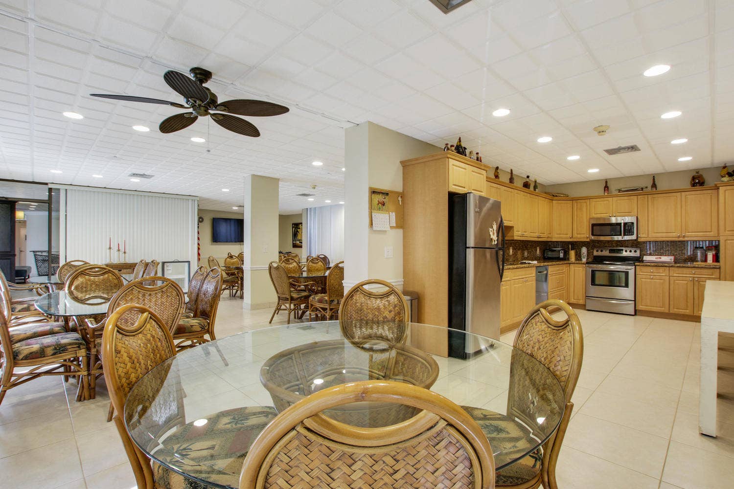 336 Golfview Road, #1016, North Palm Beach, FL 33408 Common Room