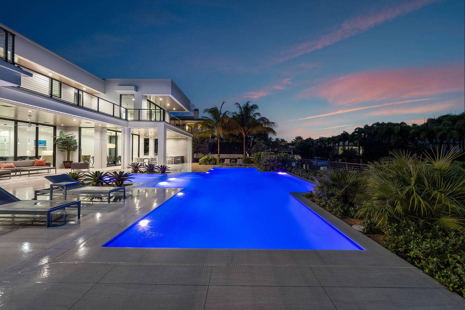175_Alexander_Palm_Road_Dusk_10