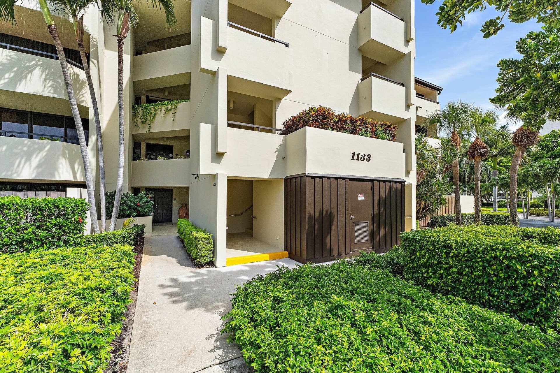 1133 Marine Way E, #I-4r, North Palm Beach, FL 33408 Building Front