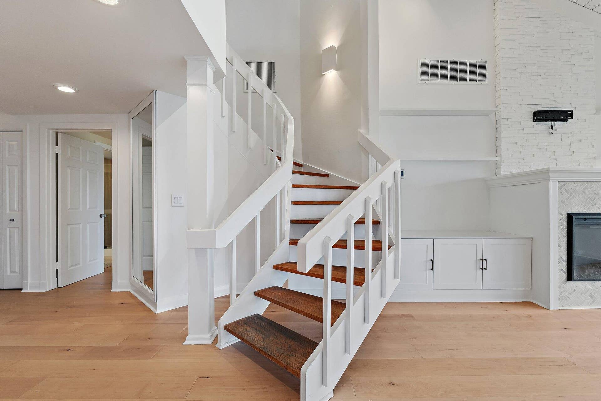 1133 Marine Way E, #I-4r, North Palm Beach, FL 33408 Stairs to Loft