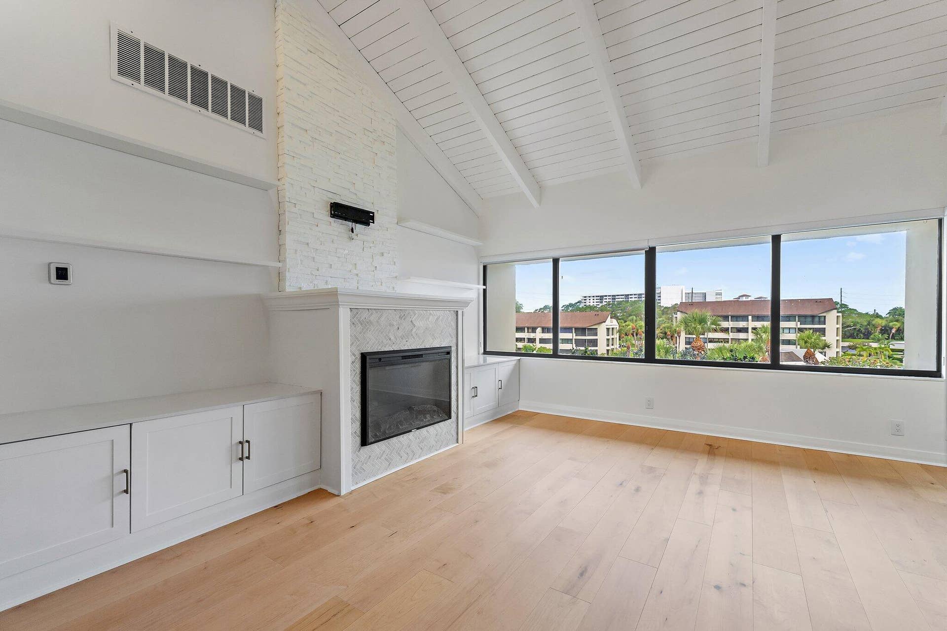 1133 Marine Way E, #I-4r, North Palm Beach, FL 33408 Living Room