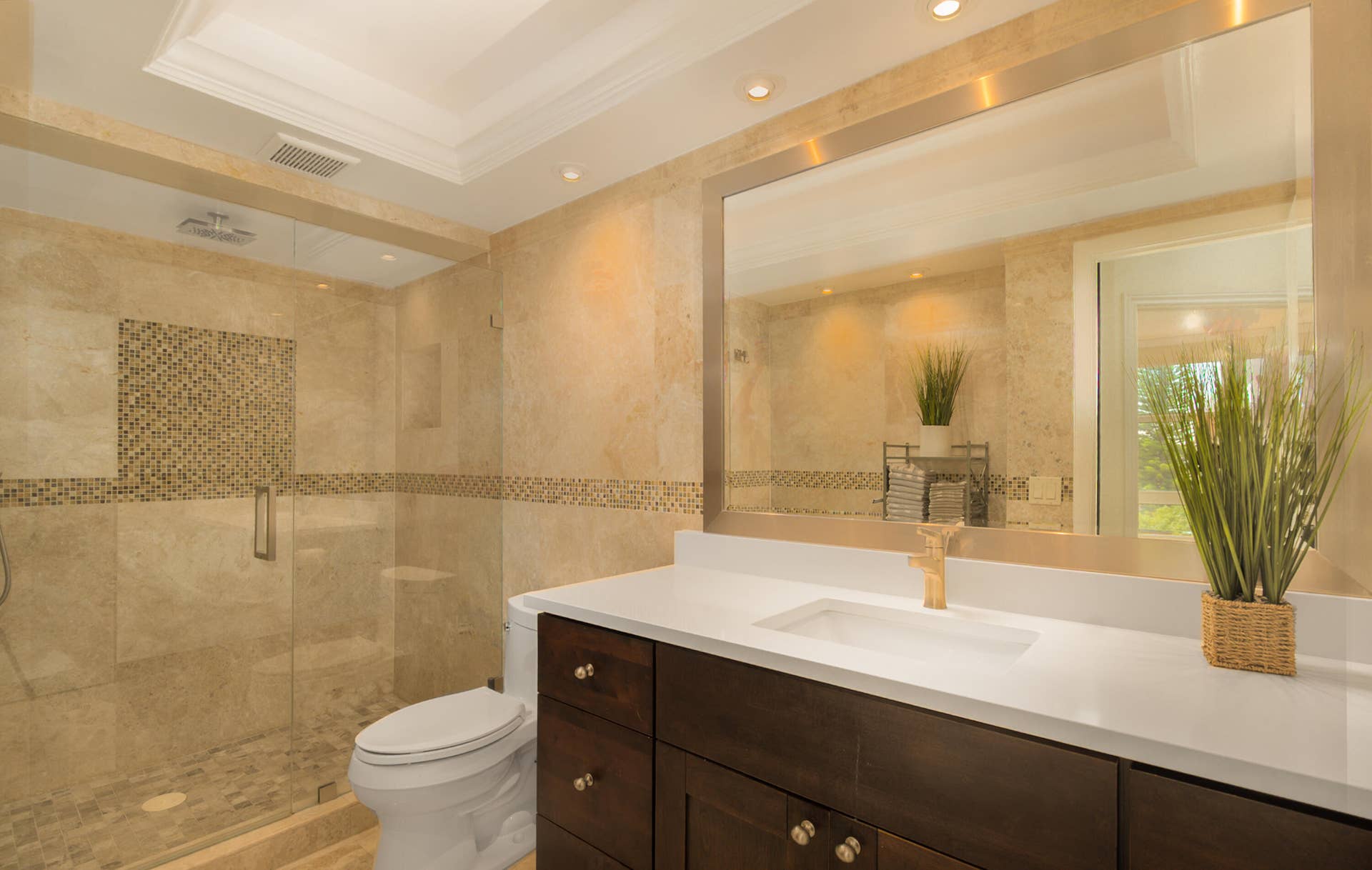 Saturnia shower - walls and floors - nothing spared for comfort and functionality