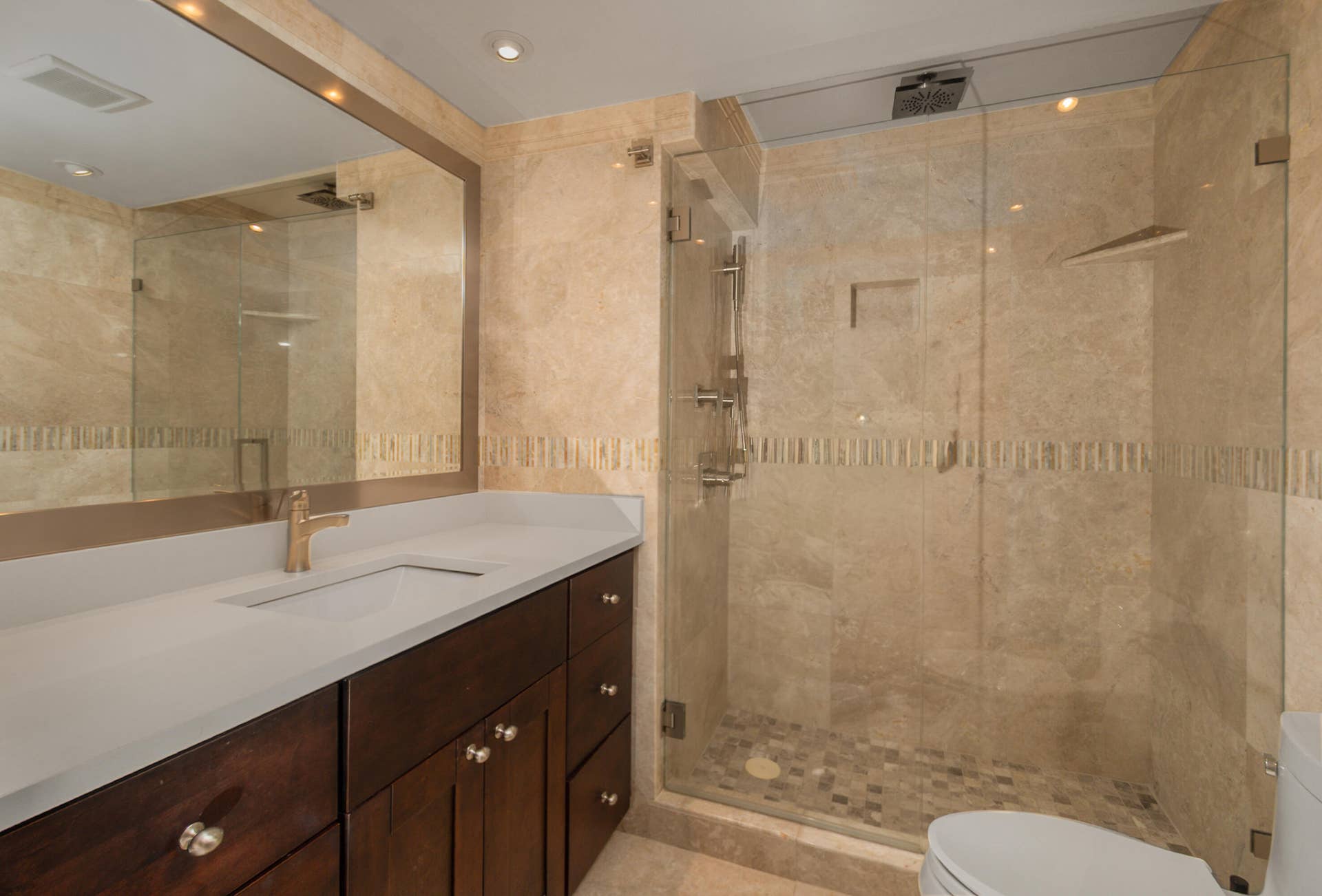 Extensive use f Saturnia marble - all walls and floors and showers