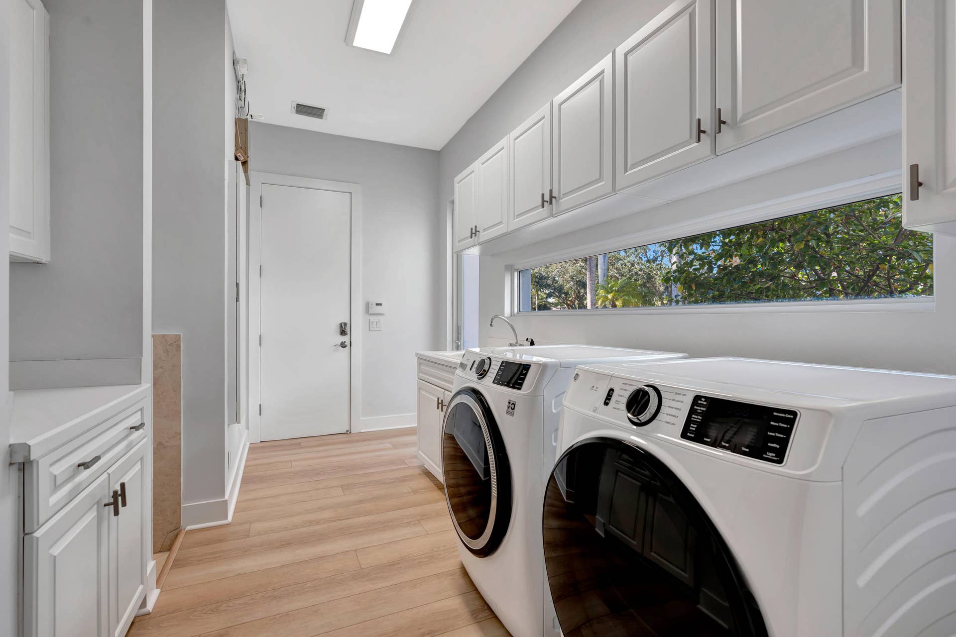 7801 Old Marsh Road, Palm Beach Gardens, FL 33418 Laundry