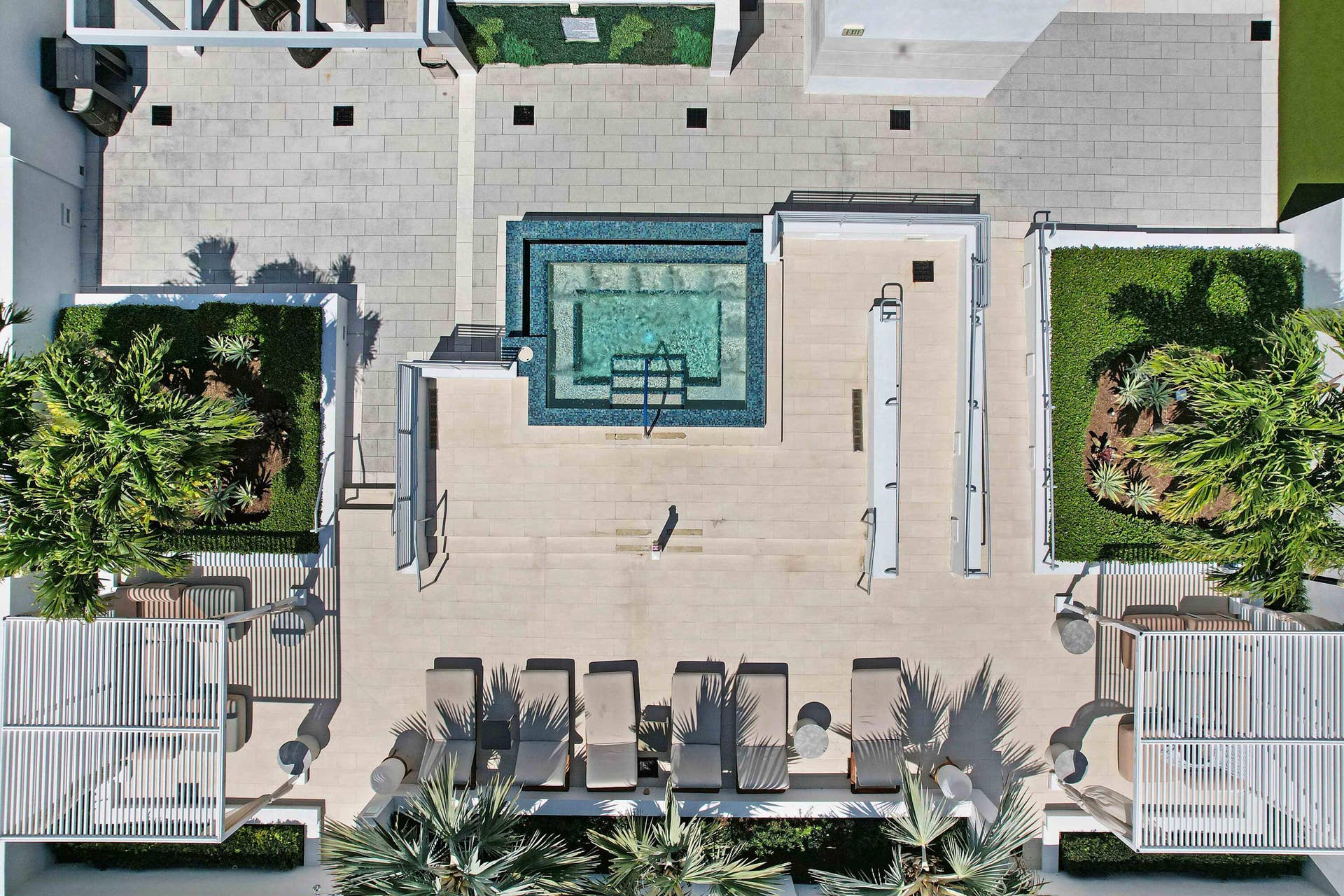 Rooftop Amenity Deck