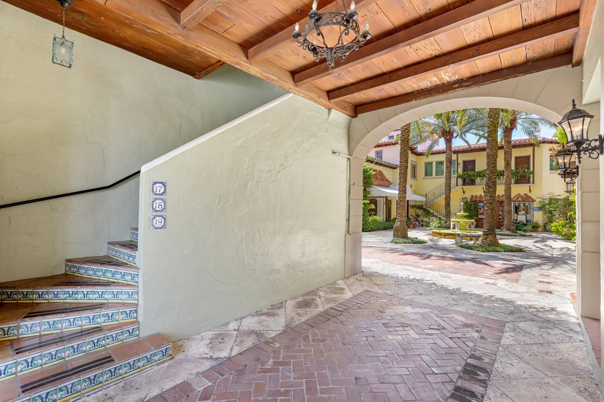 9 Via Parigi, Palm Beach, FL 33480 Exterior