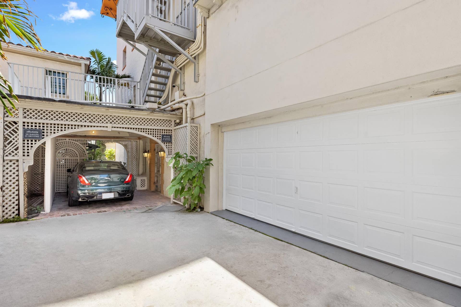 9 Via Parigi, Palm Beach, FL 33480 Garage and Carport