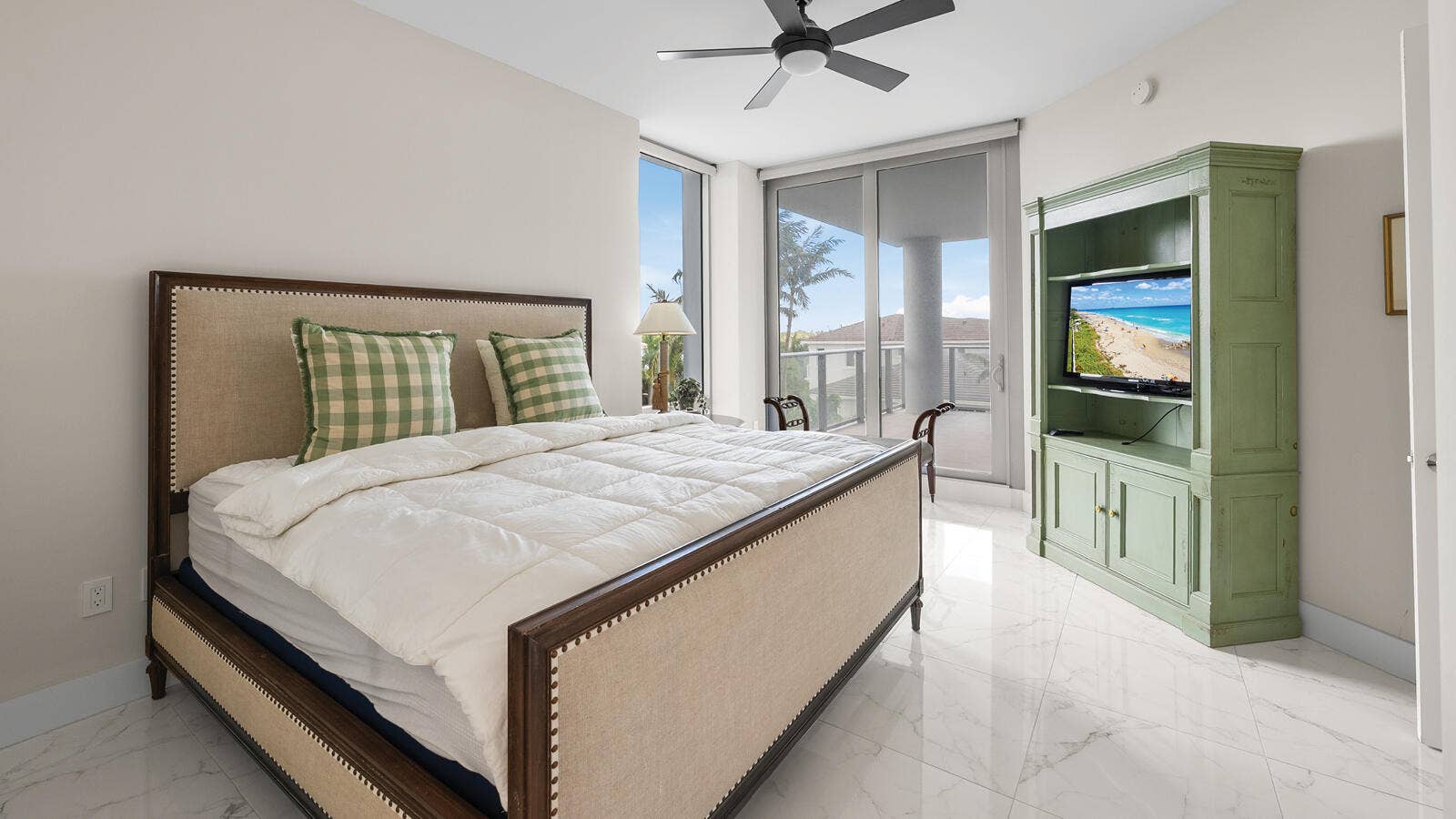 1 Water Club Way, #402, North Palm Beach, FL 33408 1 Water Club Way 40211
