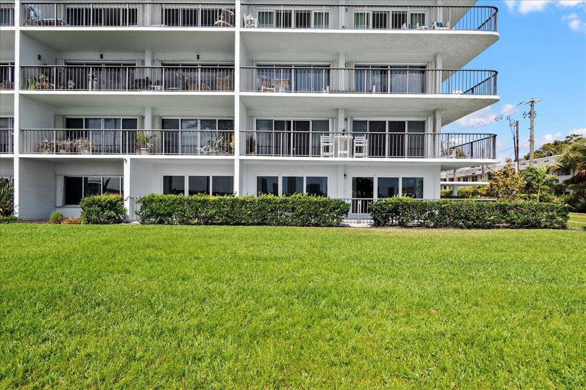 3040 Lake Shore Drive, #101, Riviera Beach, FL 33404 05-JLC_3746 copy