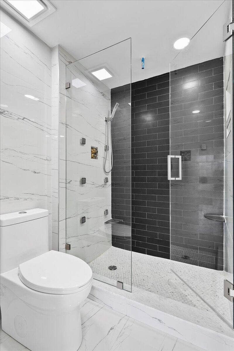3040 Lake Shore Drive, #101, Riviera Beach, FL 33404 26-JLC_3911