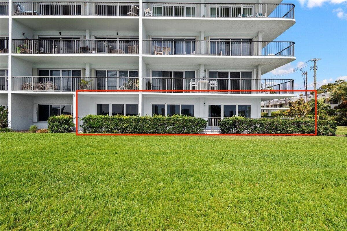 3040 Lake Shore Drive, #101, Riviera Beach, FL 33404 05-JLC_3746