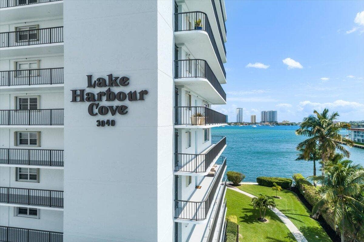 3040 Lake Shore Drive, #101, Riviera Beach, FL 33404 39-Lake Harbour Cove (1)
