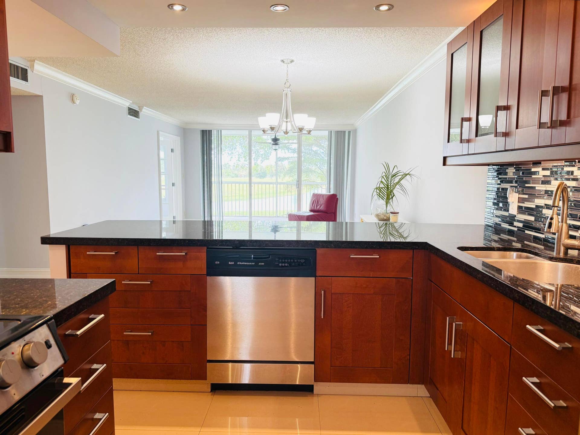 3080 N Course Drive, #202, Pompano Beach, FL 33069 Completely open kitchen & dining Concept.