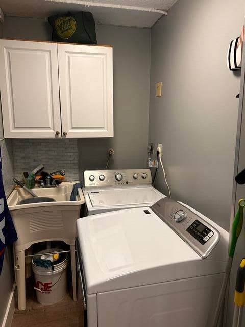 Laundry In Condo With Sink