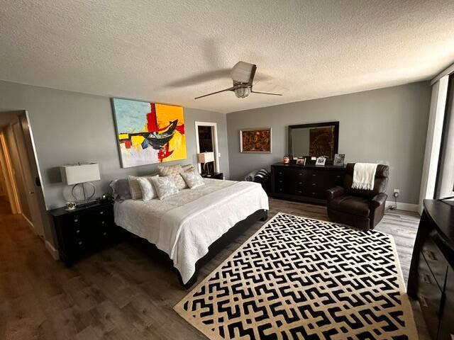Huge Master Bed Room