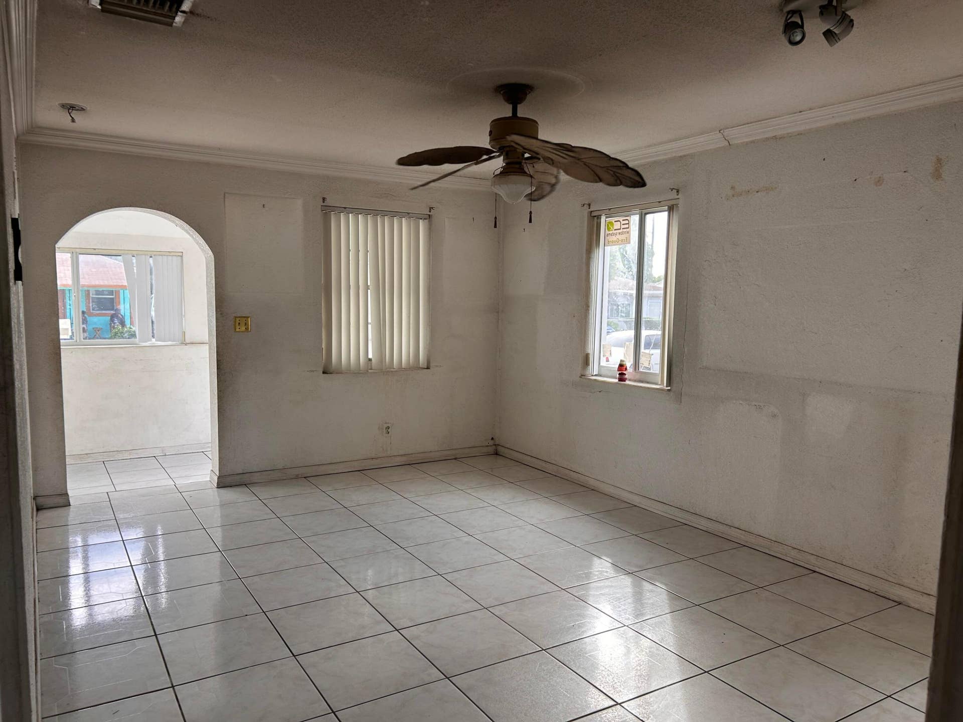 Liv Rm 840 W 2nd St Riviera Beach