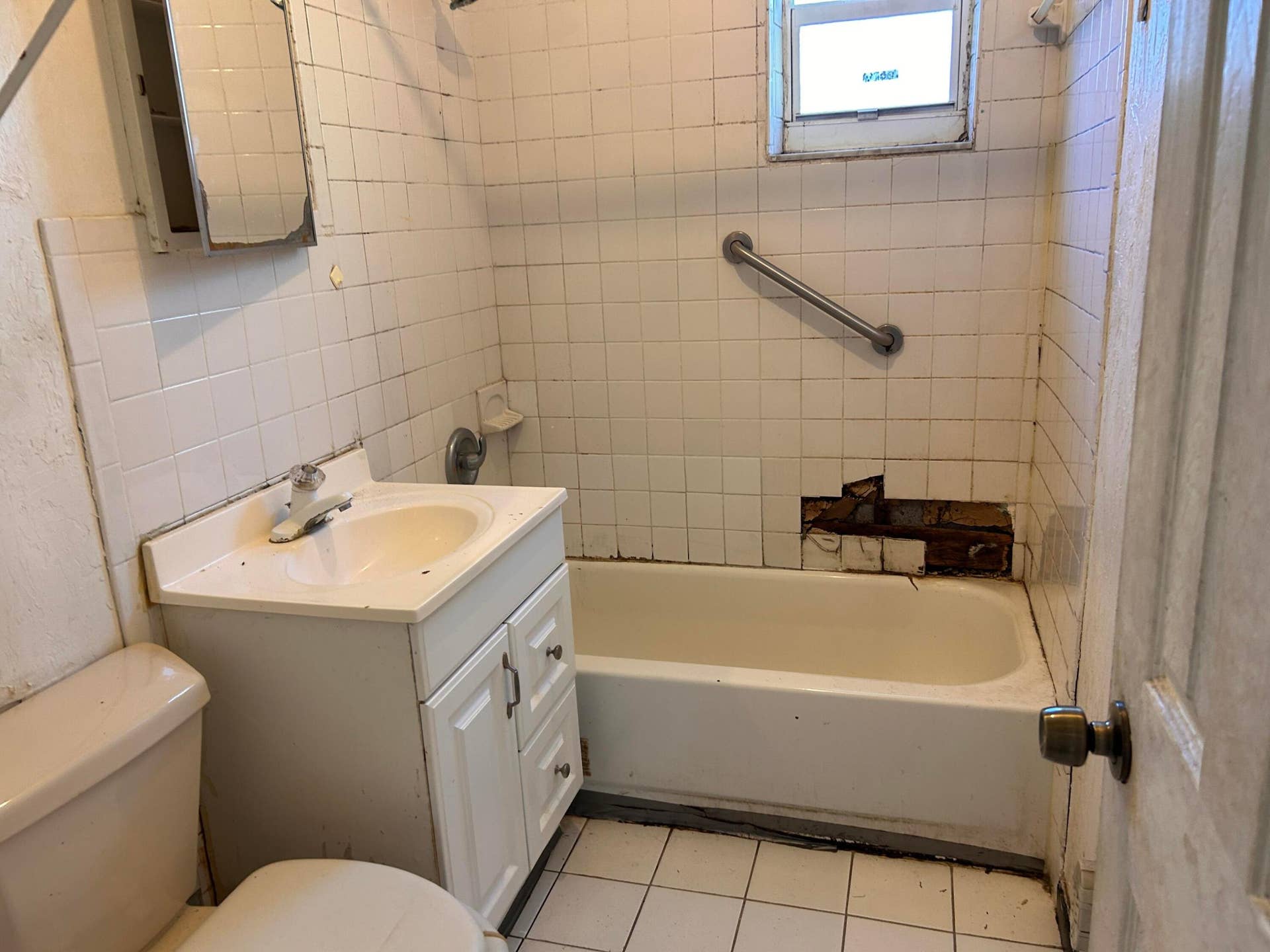 Bathroom 840 W 2nd St Riviera Beach