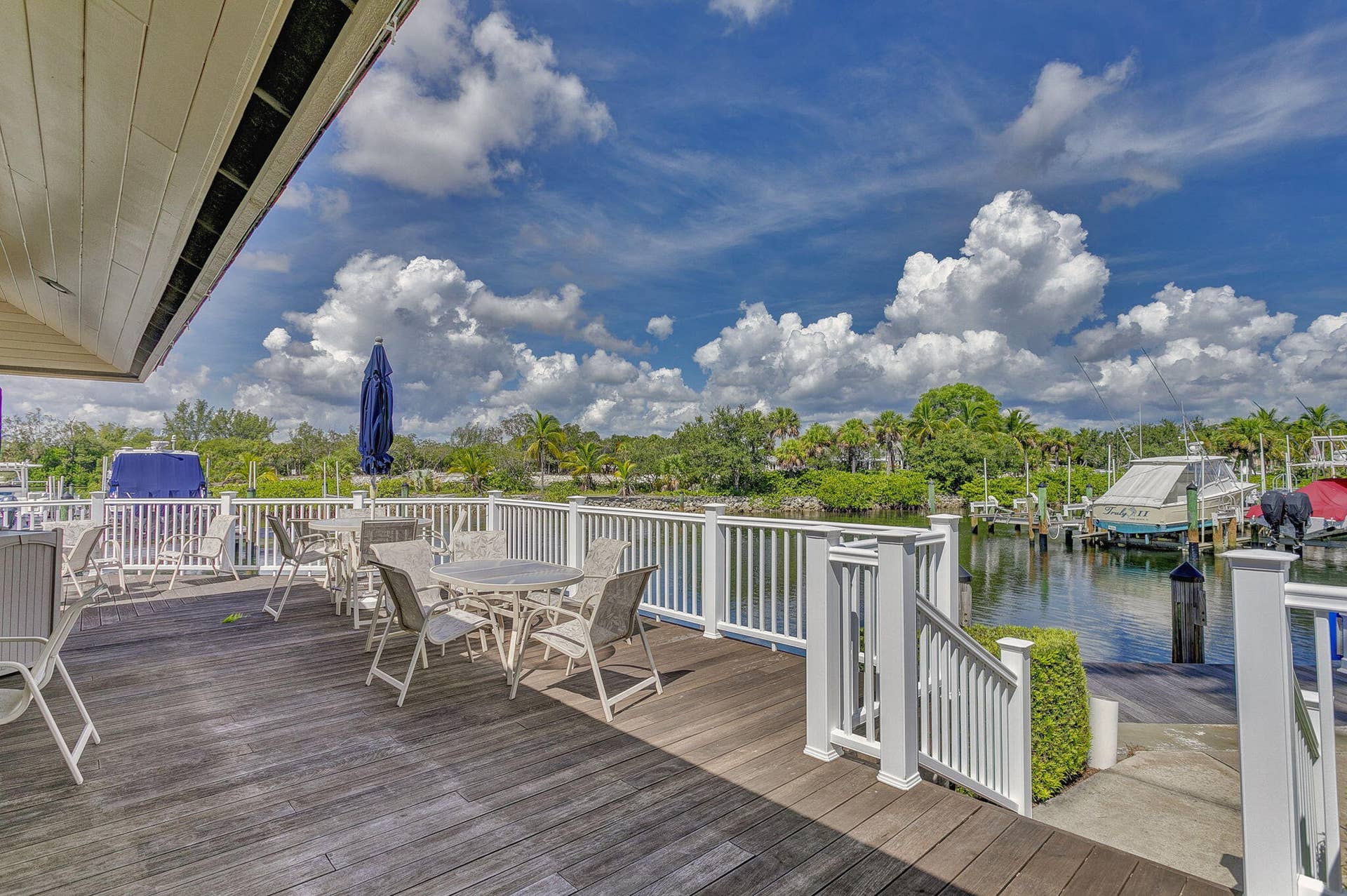 CLUBHOUSE DECK