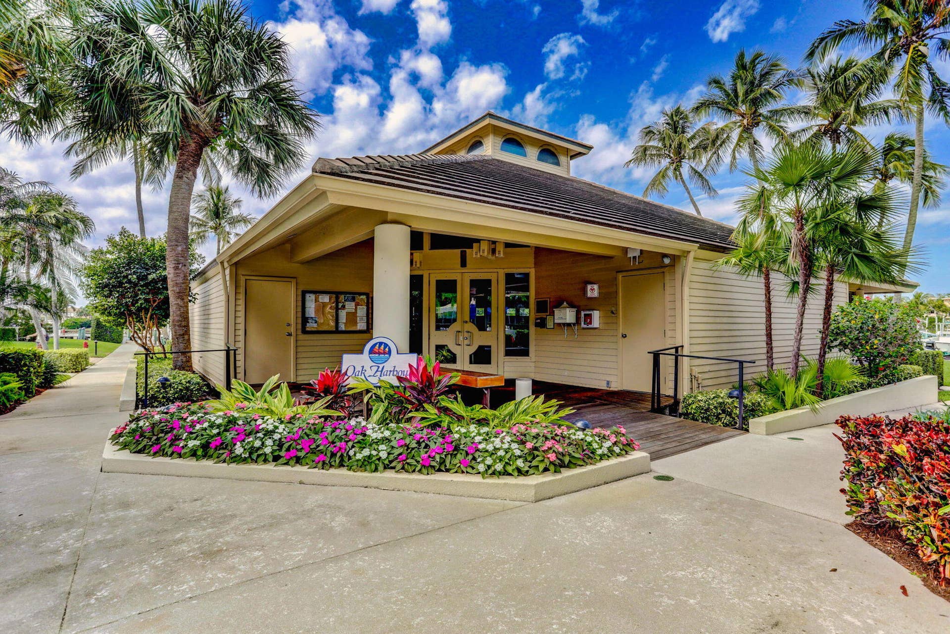 CLUBHOUSE