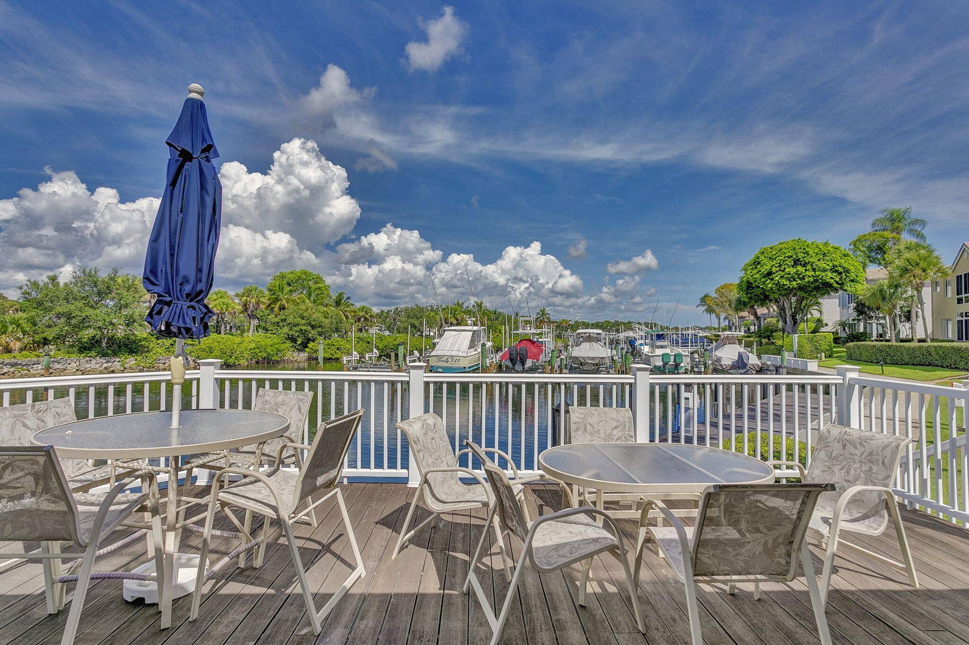 CLUBHOUSE DECK