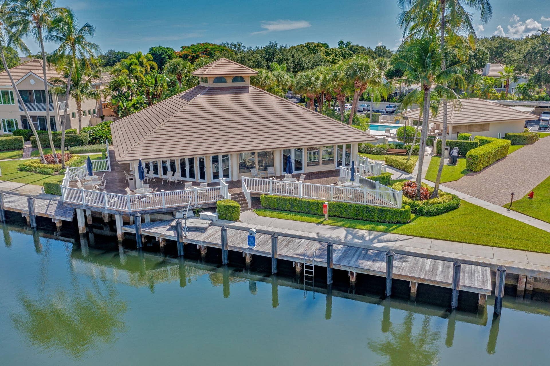 CLUBHOUSE