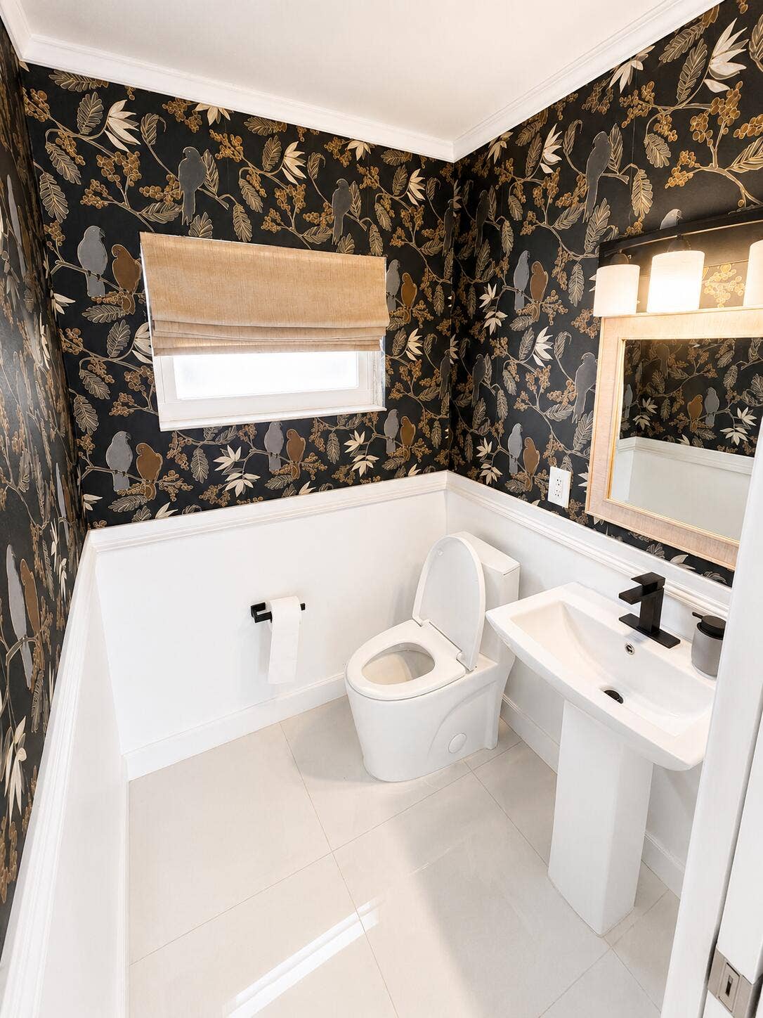 2568 Dudley Drive E, #G, West Palm Beach, FL 33415 Guest Bath