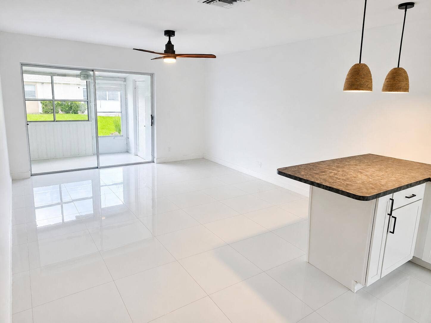 2568 Dudley Drive E, #G, West Palm Beach, FL 33415 Living Room