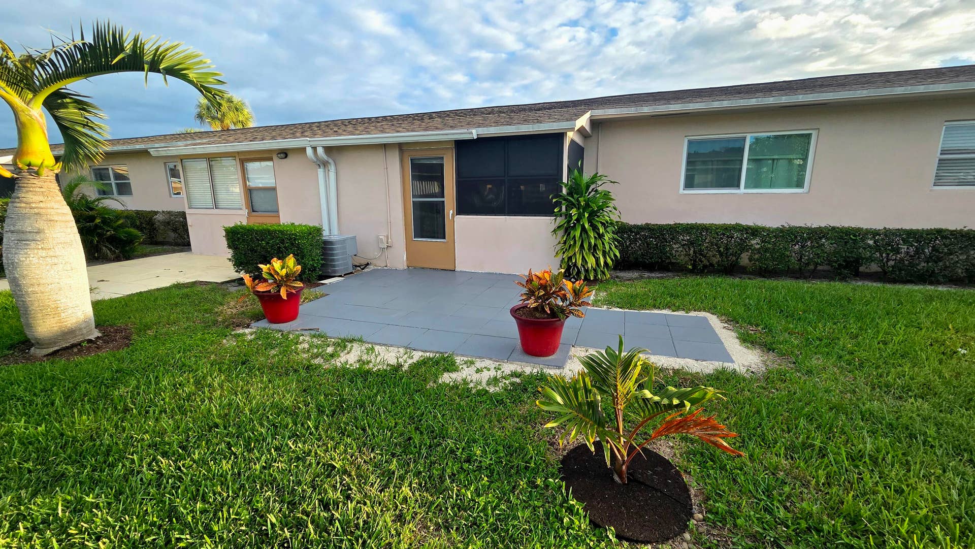 2568 Dudley Drive E, #G, West Palm Beach, FL 33415 Back Yard