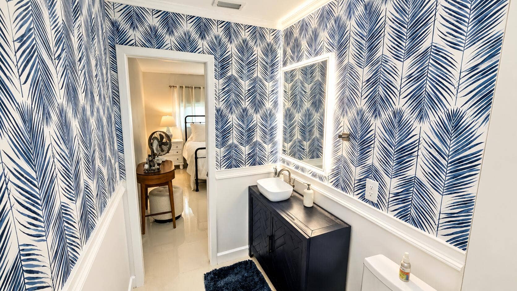 2568 Dudley Drive E, #G, West Palm Beach, FL 33415 Main Bath