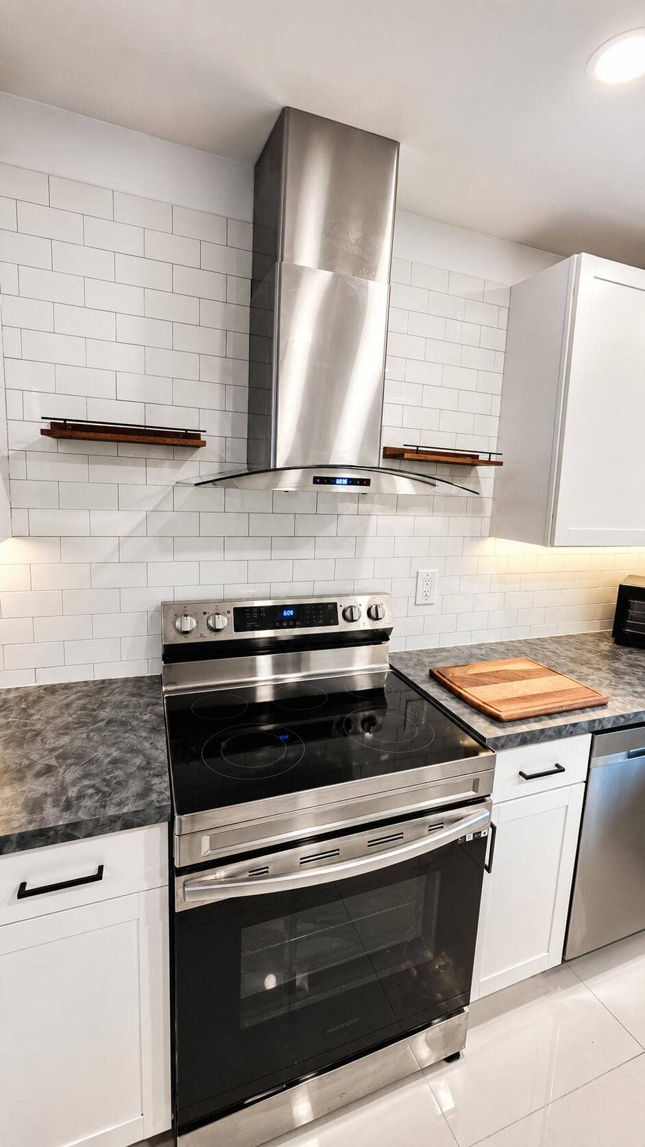 2568 Dudley Drive E, #G, West Palm Beach, FL 33415 Kitchen Stove