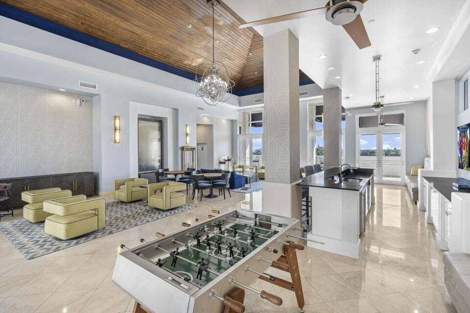 strand clubhouse wide