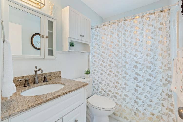1001 SE 5 Avenue, Pompano Beach, Pompano Beach, FL 33060 BATH