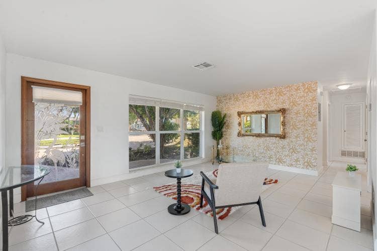 1001 SE 5 Avenue, Pompano Beach, Pompano Beach, FL 33060 INTERIOR
