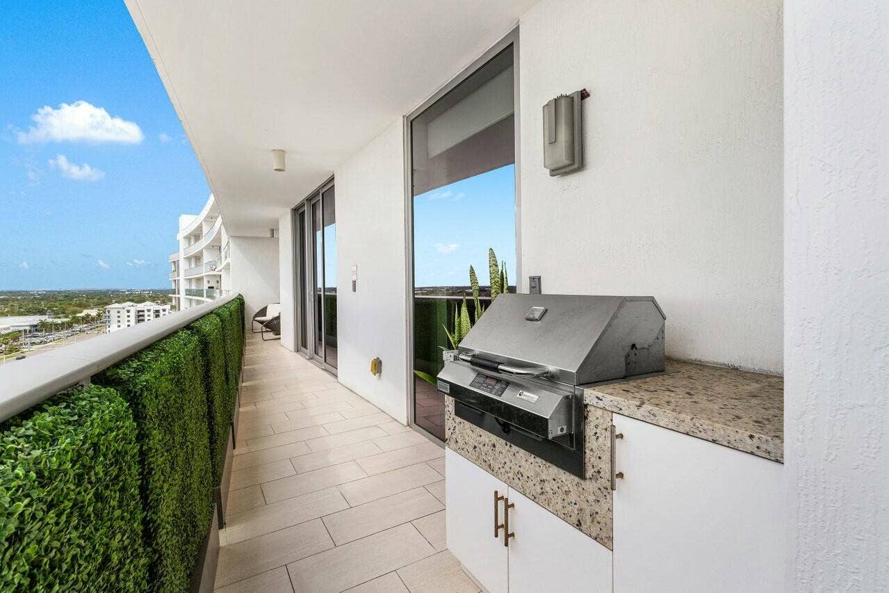 1180 N Federal Highway, #1409, Fort Lauderdale, FL 33304 Spacious Balcony with Gas Grill