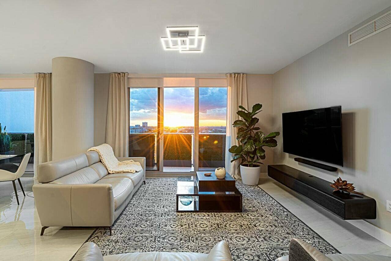 1180 N Federal Highway, #1409, Fort Lauderdale, FL 33304 Beautiful Sunsets from the Living Room