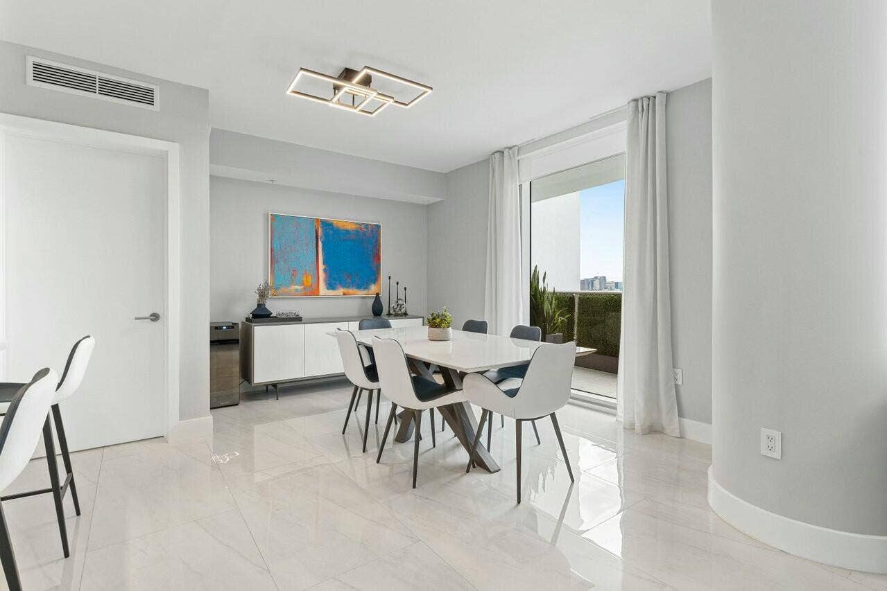 1180 N Federal Highway, #1409, Fort Lauderdale, FL 33304 Spacious Dining Room with Floor to Ceiling Impact Glass