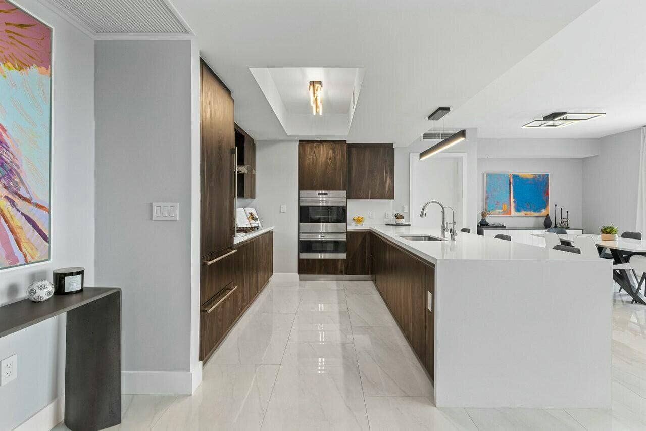 1180 N Federal Highway, #1409, Fort Lauderdale, FL 33304 Wolf gas cooktop and Sub-Zero fridge, Elegant Italian cabinetry, Quartz Countertops
