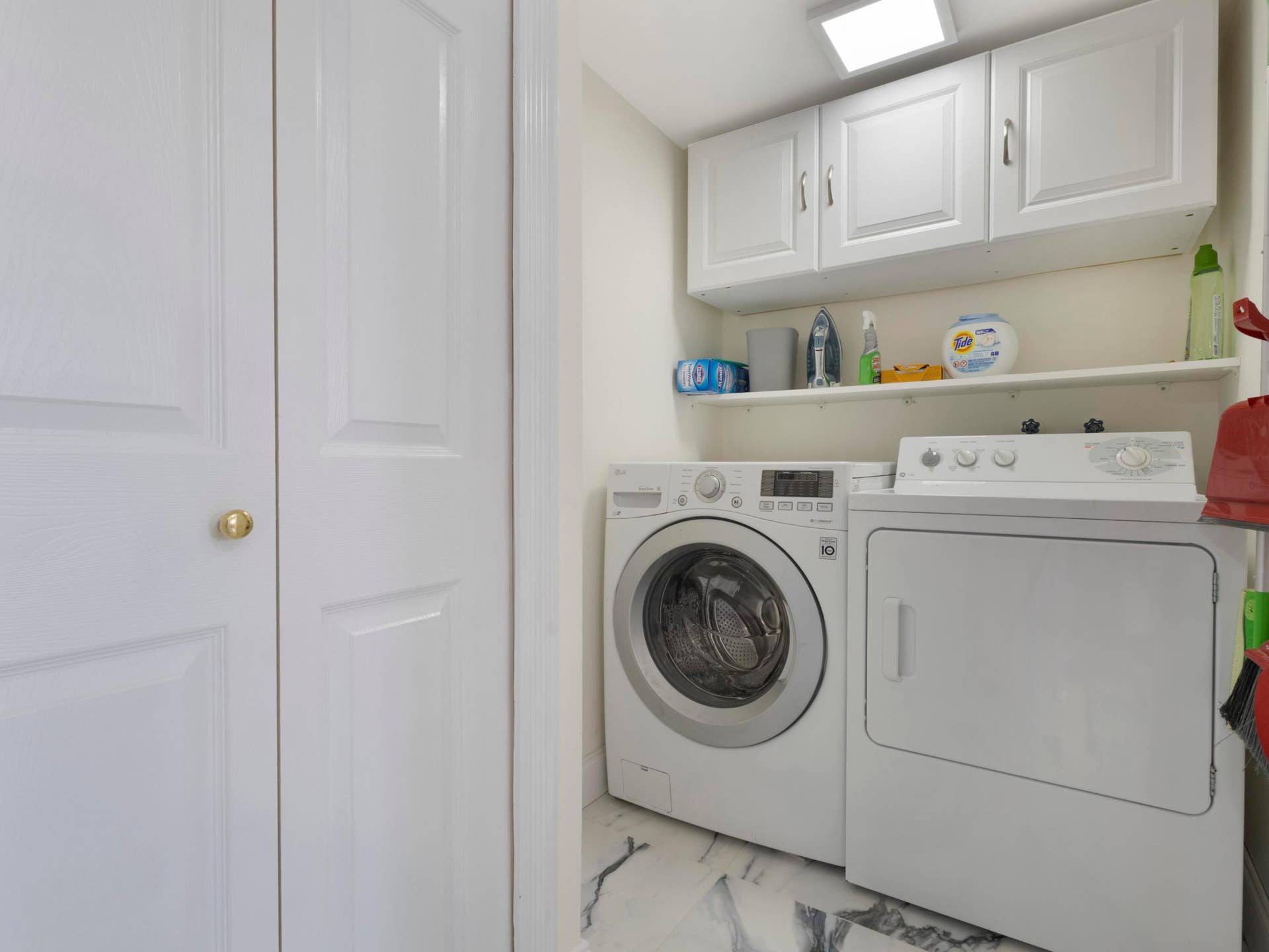 4200 N Ocean Drive, #2-301, Singer Island, FL 33404 Laundry